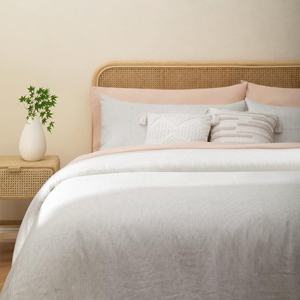 La Jolie Muse King Size Duvet Cover Set, a minimalist yet luxurious 3-piece
